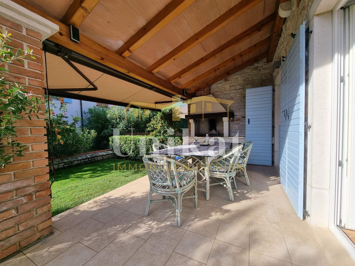 Dvojna hiša v istrskem slogu